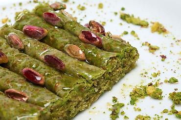 Кондитерские изделия, сладости: Фисташковая баклава — классический восточный десерт. - Тончайшие — 8