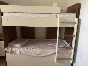 колыбель бу: Продаю двухъярусную кровать без матрасов . В отличном состоянии
