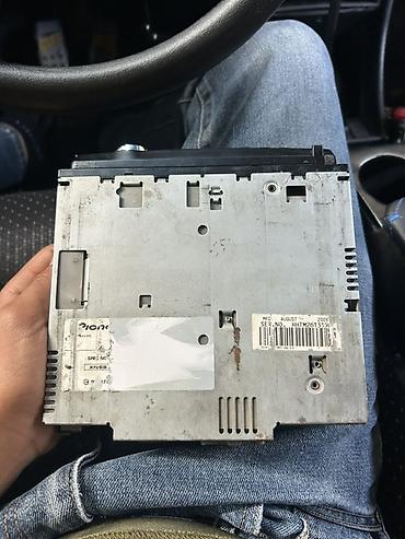 samara masin: Pioneer DEH-3050MP avtomobil maqnitolası Xüsusiyyətlər: - Ön paneldə — 3