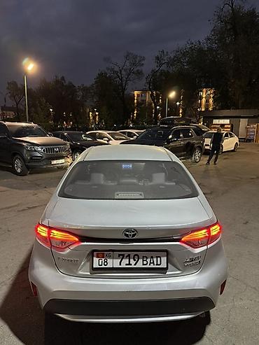 автомаи: Toyota Corolla: 2020 г., 1.8 л, Вариатор, Гибрид, Седан — 5