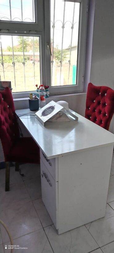 Salon masaları: Manikur masası stullarla birlikdə satilir 100 man.Yeni