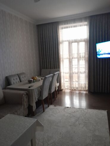 Uzunmüddətli kirayə mənzillər: Tam mebelli 2 otaqlı mənzil interyeri - Yataq otağı: Böyük — 4