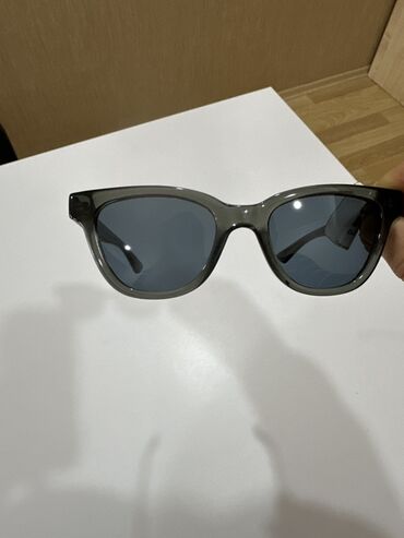 Eynəklər: Gün eynəyi, Gucci — 1