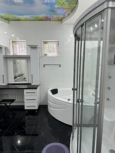 Долгосрочная аренда домов: 186 м², 5 комнат, Парковка, Балкон застеклен, Бассейн — 25