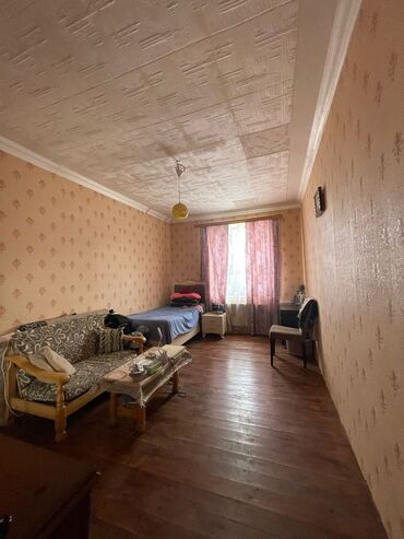 Yeni tikili: Satılır: geniş və zərif interyerli mənzil/evin qonaq otağı və sanitar — 17