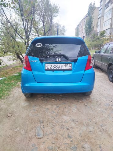 форестер 2010: Honda Fit: 2010 г., 1.3 л, Вариатор, Бензин