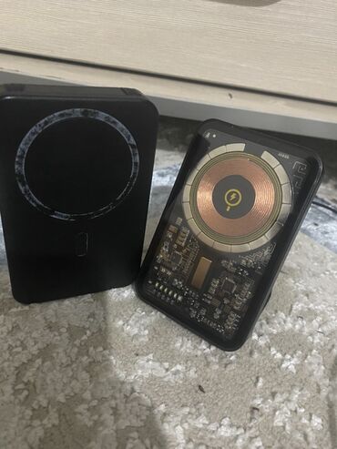 универсальные мобильные батареи, подходят для зарядки мобильных телефонов ноутбуков: Магнитные беспроводные аккумуляторы (power bank) с подставкой -