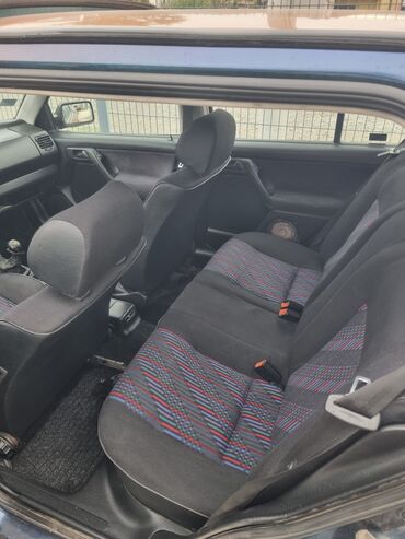 Volkswagen: Volkswagen Golf 3, hečbek sa 5 vrata. Na autu odradjena komplet — 12