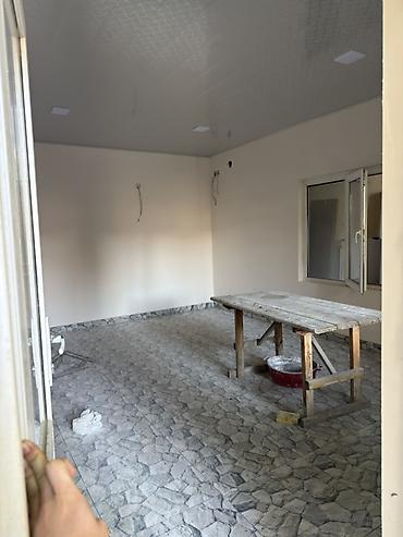 satılık cafe: Obyektin 2 ci mertebesi temirsizdir 7 kabineti 1 boyuk zali 1 metbexi — 9