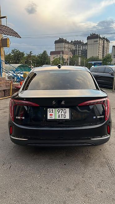 hongqi qm5: Электрический седан Hongqi E-QM5, черный цвет кузова. Ключевые — 4