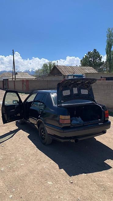 бампер каризма: Volkswagen Vento: 1994 г., 1.8 л, Механика, Бензин, Седан — 4