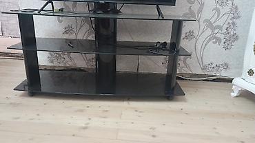 embawood tv stend: Şüşə TV stendi - Üçsəviyyəli konstruksiya: üst masa və iki əlavə rəf — 1