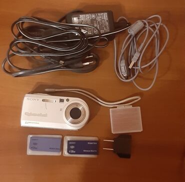 флеш карта для gopro hero 3: Sony Cyber-shot markalı 5.1 meqapiksellik rəqəmsal kamera. Kamera