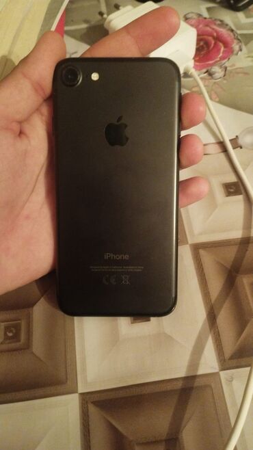 Apple iPhone: IPhone 7, 32 GB, Barmaq izi