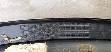tabla za alat: RUB VRATA DESNI ZA AUDI Q8 | Audi q8 rub desnih vrata 4M8 854 820 — 3
