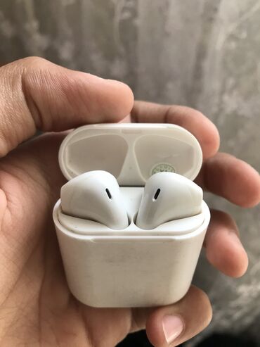 Наушники: Продаю AirPods в отличном состоянии