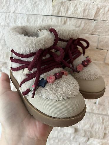 bele ski pantalone: Dečije zimske čizmice Zara, broj 22, dužina gazista 13,6 cm. - — 7
