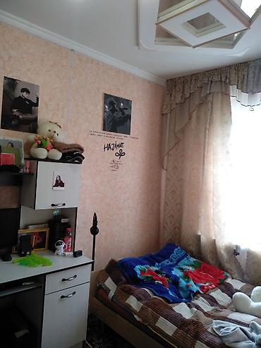 Продажа коттеджей и домов: Продаётся дом центр район площади, саманный, участок 4.8 соток, три — 2