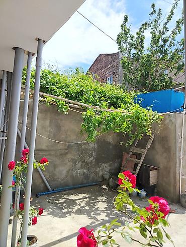 Mağaza səbətləri: Əmircanda 2 mərtəbəli ev satılır. - Sənəd: kupça mövcuddur. - Məkan — 5