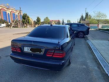 Mercedes-Benz: Mercedes-Benz E-Class: 2.2 l | 2000 il Sedan — 4