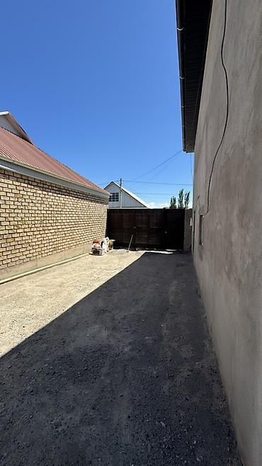 Продажа коттеджей и домов: 🏡 Продаётся дом в Балыкчы! 📍 Дом расположен в хорошем, развитом — 18