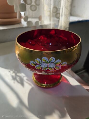 qab qacağ: Qırmızı şüşədən dekorativ qədəh-kupa (2 ədəd) - Material: qalın