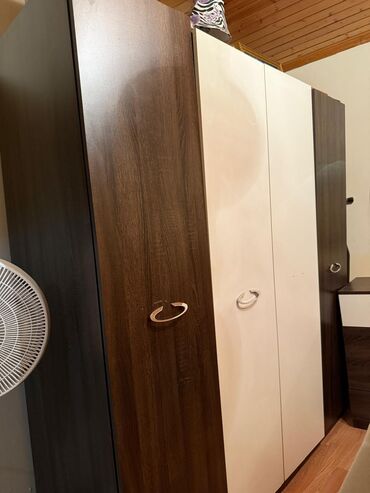 Divanlar: Açılan, 5 qapı Düz dolab, Qarderob, paltar dolabı