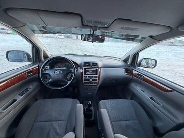 Toyota: Toyota Avensis Verso: 2001 г., 2 л, Механика, Бензин, Минивэн — 8