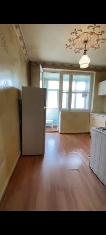 Mənzillərin satışı: Kirayə ev 5 mərtəbəli binanın 4 cü mərtəbəsi 80 kvadrat 3 böyük işıqlı