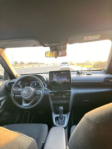Toyota: Toyota Yaris: 1.5 l | 2022 il Krossover — 12