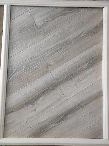 ucuz laminant: Məhsul: Ağ-boz tonlarda taxta teksturalı laminat döşəmə panelləri — 1