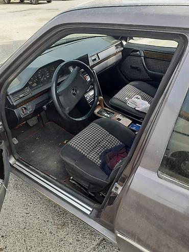 w124 radiator: Mercedes-Benz sedan (W124 seriyası) - Kuzov: 4 qapılı sedan, tünd boz — 2