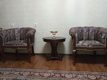 гостиница палитех: Срочно продаю два кресла и журнальный столик состояние новое