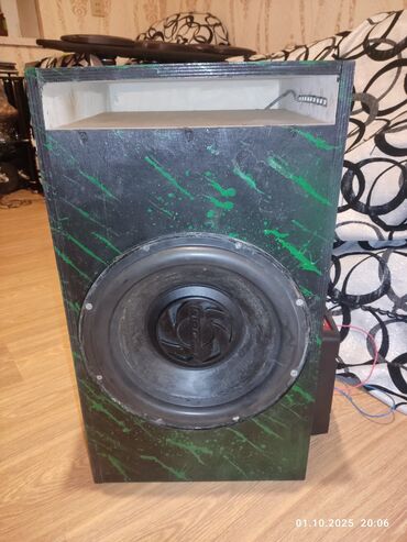 kolonkalar maşın ucun: 800wat 300 rms Laberint qutu 37 hz Useliter 500wat pioneer Hecbir