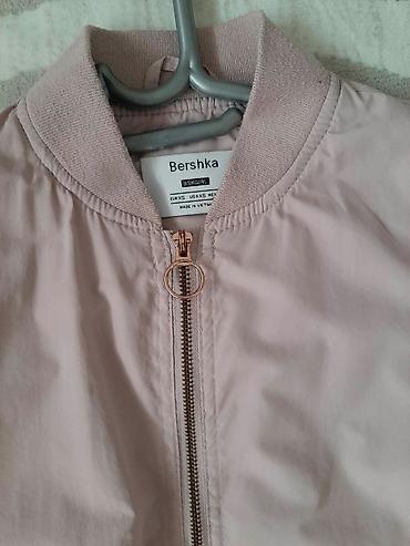 lisica kupaci: Bershka fantasticna jakna,kao nova. Boja mnogo lepsa uzivo. Velicina — 4
