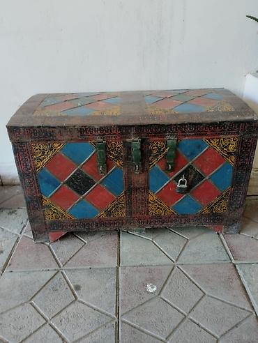 qedim xalça: Rəngli naxışlı taxta sandıq - Material: bərk ağac, əl işi boyama - — 1