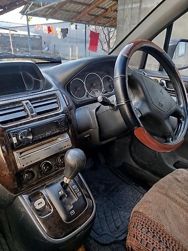 2 8: Mitsubishi Grandis: 1997 г., 0.2 л, Автомат, Бензин, Минивэн — 2