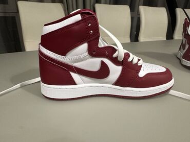 кроссовки jordan: Nike air Jordan, в отличном состоянии, привез с Америки неделю назад