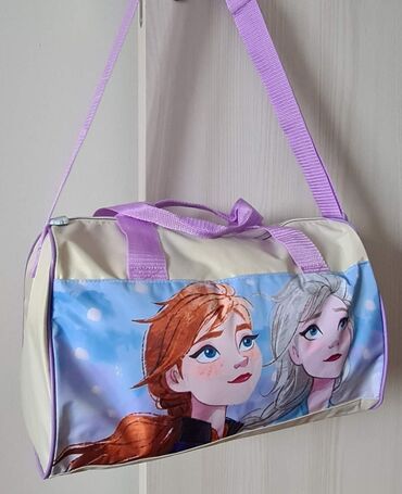 Sportske torbe i rančevi: Dečije torbe za trening/putovanja . 38*22
Cena 1600 din — 20