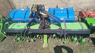 Тракторы Dongfanghong: Колёсные тракторы Dongfeng (серия LX/MF), красного цвета, с кабиной — 8