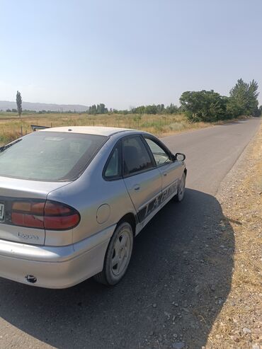 балыкчы автомобиль: Renault Laguna: 1998 г., 1.8 л, Механика, Бензин, Седан