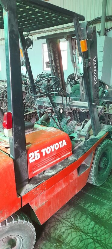 Сковородки: Toyota 25 forklift - Marka/model: Toyota 25 (TOYOTA brendli) - Tip