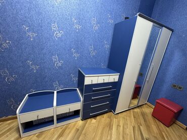 embawood tek carpayilar: Oğlan üçün, İşlənmiş, Təknəfərlik çarpayı, Yazı masası, Dolab, Komod