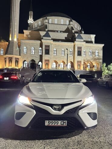 срочно в связи с переездом: Toyota Camry: 2019 г., 2.5 л, Автомат, Бензин, Седан