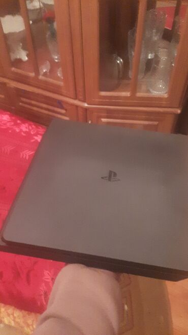 аренда плейстейшен 4: Playstation 4 slim təcili satılir real alıcılar narahat etsin içinde