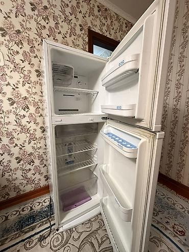 mini fridge: Холодильник двухкамерный, классический белый, с верхней морозильной — 2