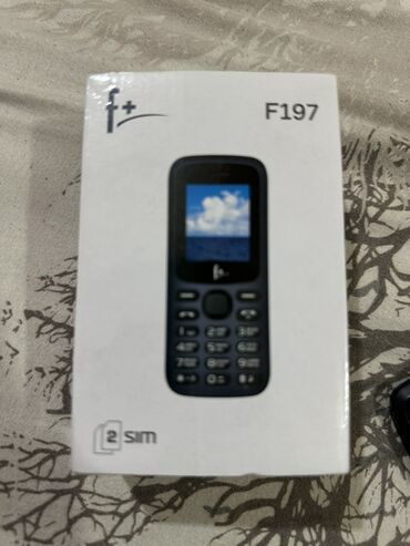 F+ F197 modeli mobil telefon, qara rəngdə mövcuddur. İki SİM kart