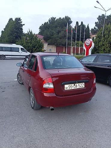 4 qapi niva: LADA Kalina sedan – qırmızı rəng hec bir xerc təlb etmir otur sur — 1