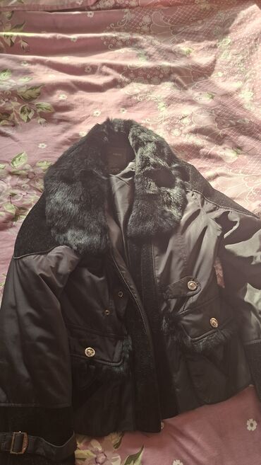 Kurtkalar: Versace qadın gödəkçəsi - Rəng: qara - Material qarışığı: hamar parça lalafo.az -da Kurtkalar: Versace qadın gödəkçəsi - Rəng: qara - Material qarışığı: hamar parça