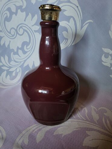 Čaše: Flasa za pice,nova,vintaz dihtujuca porcelanska. Flasa bordo boje,sve — 8